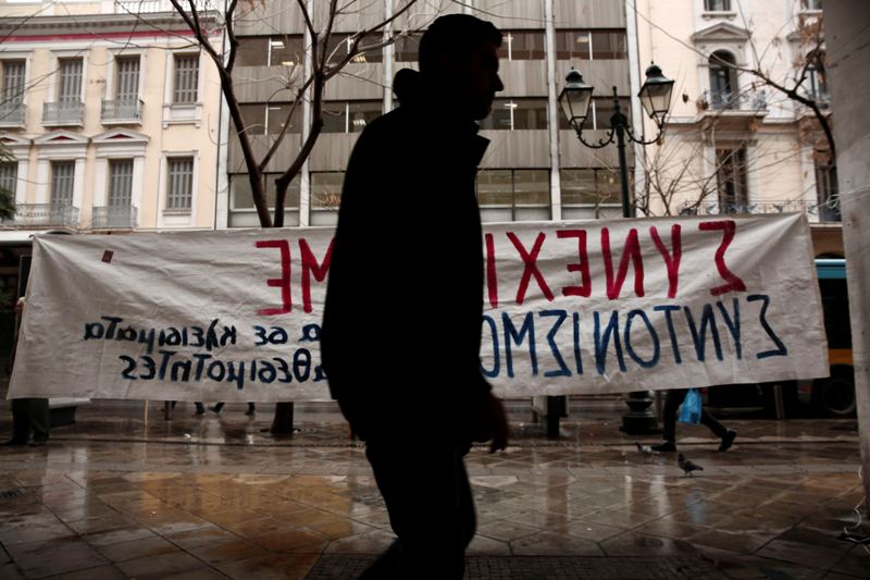 Έρευνα: Οι πολίτες δεν πιστεύουν σε καλύτερες μέρες λόγω πλεονάσματος - Media