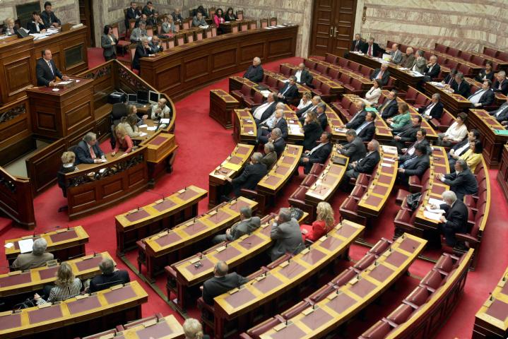 Ένταση και αποχωρήσεις στη Βουλή με αφορμή τις τροπολογίες για την ΕΡΤ - Media