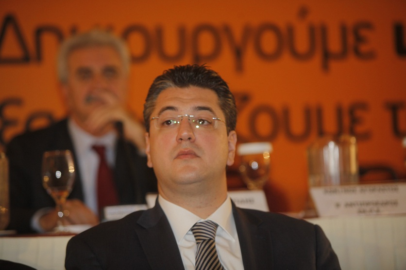 Επιμένει στην υποψηφιότητά του ο Απ. Τζιτζικώστας - Media