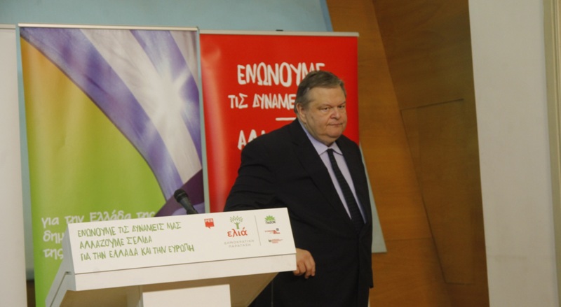 Ανακουφισμένος από τη διάσωση ο Βενιζέλος, εμφανίστηκε ως επικεφαλής της Κεντροαριστεράς - Media