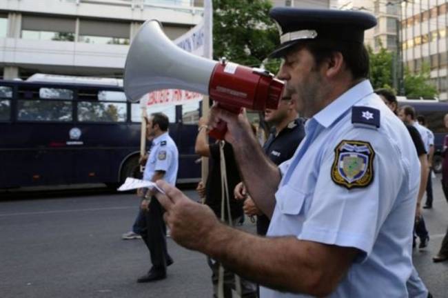 Ένστολη διαμαρτυρία αστυνομικών για τα μεταλλεία στις Σκουριές - Media