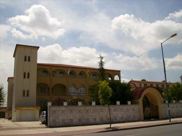 Λάρισα: Έκλεψαν το χρηματοκιβώτιο της Μητρόπολης - Media