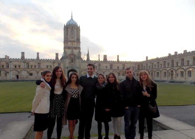 Η Ελλάδα που αντιστέκεται - Media