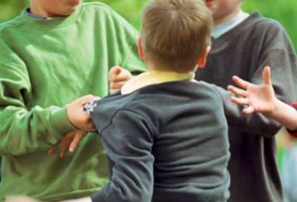 Αποβολές και ψυχολόγοι σε σχολείο λόγω Χρυσής Αυγής - Media