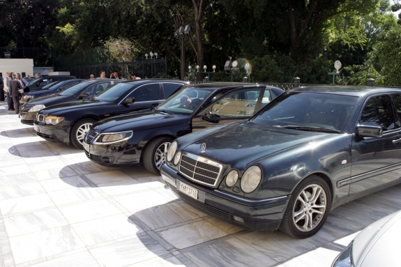 Τραγωδία: Χωρίς καινούργια αυτοκίνητα θα μείνουν οι βουλευτές! - Media