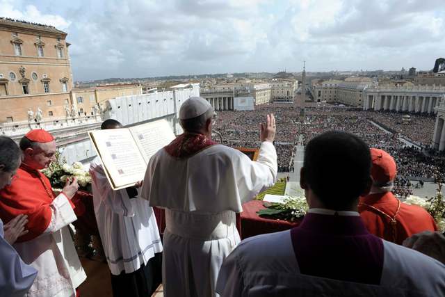 Ειρήνη στον κόσμο ζήτησε ο Πάπας στην πρώτη του πασχαλινή λειτουργία - Media