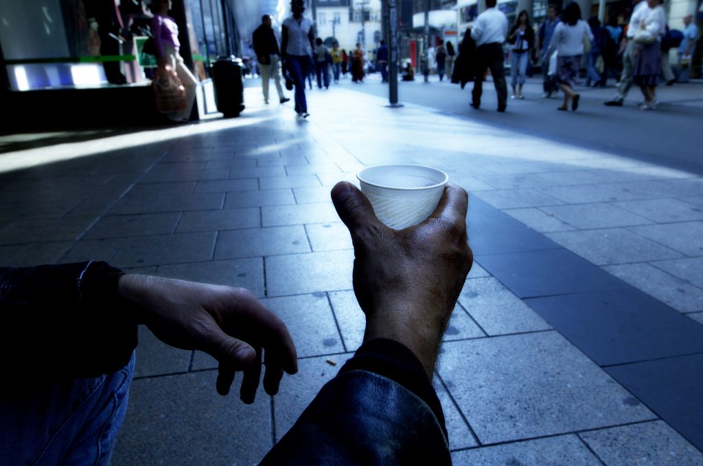 Κομισιόν: Η εύρεση εργασίας δεν μειώνει απαραίτητα τη φτώχεια - Media