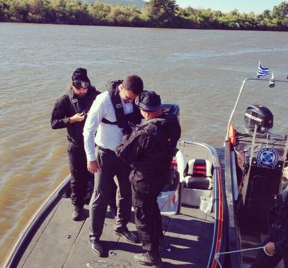 Ο Κικίλιας περιπολεί με βάρκα στον Έβρο «ψάχνοντας» μετανάστες - Media