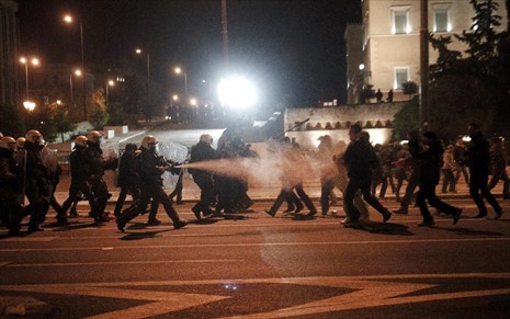 Στον εισαγγελέα 11 από τους συλληφθέντες για τα χθεσινά επεισόδια - Media