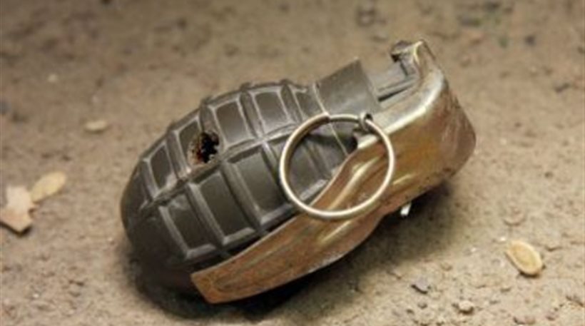 Έκρηξη από χειροβομβίδα στην Αγία Βαρβάρα - Media