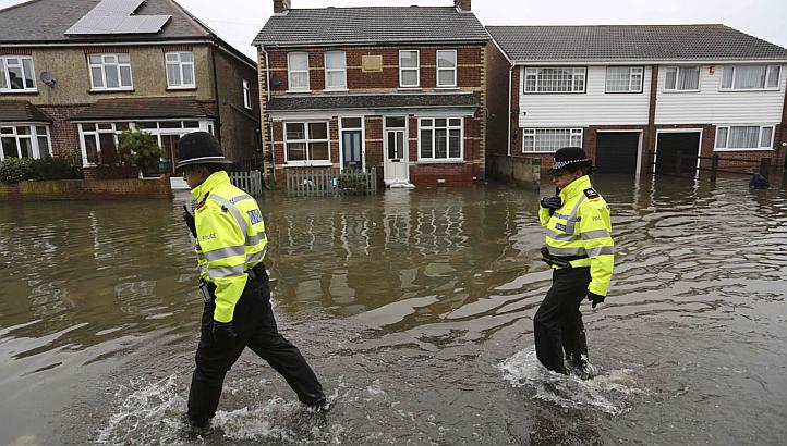Τρεις οι νεκροί από τη θεομηνία στη Βρετανία - Media