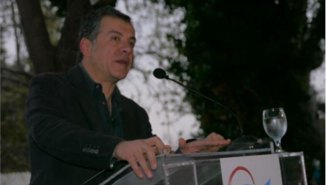 Ο «κουζουλός» Θεοδωράκης σε οπαδό του ΣΥΡΙΖΑ: «Φέρε μου τα ένσημα του αρχηγού σου και μετά μιλάμε για συμφέροντα» - Media