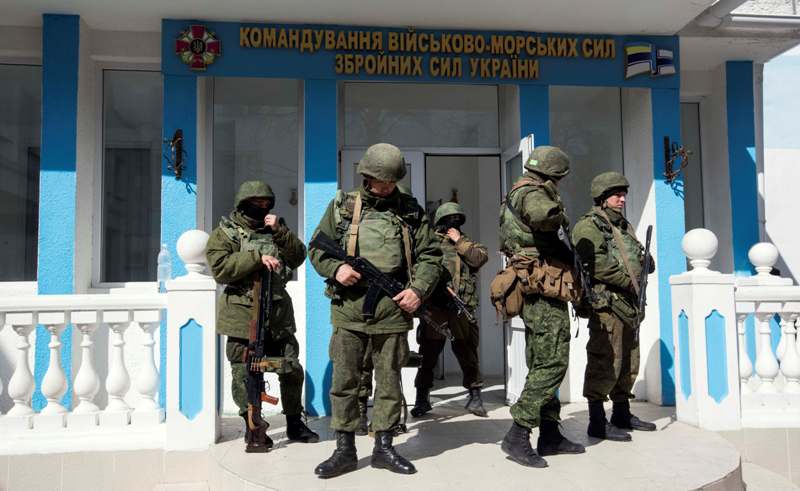«Ρώσοι» κατέλαβαν την έδρα και βάσεις του ουκρανικού ναυτικού στην Κριμαία  - Media