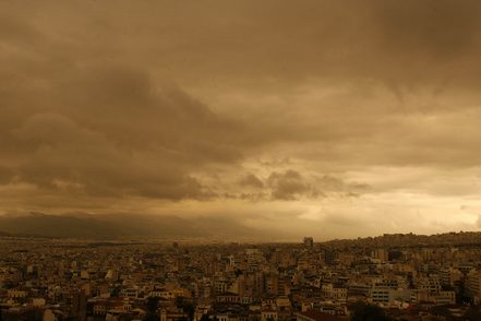 Συννεφιασμένη Κυριακή με… λασποβροχή! - Media