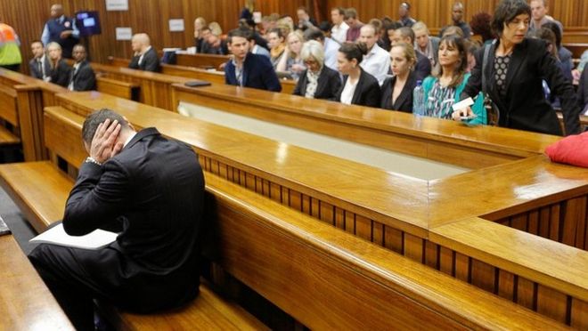 Δημοσιογράφος καταγγέλλει: Μαθήματα υποκριτικής έκανε πριν τη δίκη ο Πιστόριους - Media