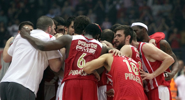 Έπιασε τον ταύρο από τα κέρατα - Media