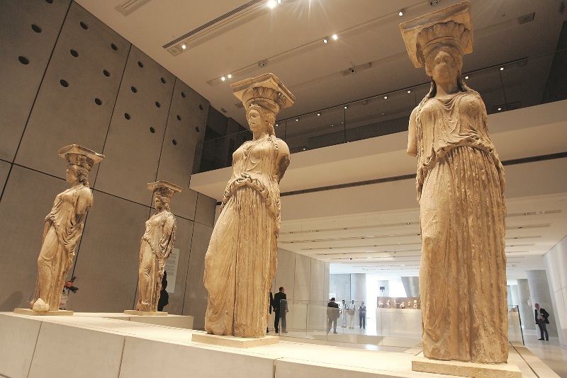 Μουσείο Ακρόπολης: Οι 12 «Αθηνές», οι Κόρες, ο Κριτίου Παις και οι ωραιότερες selfies - Media