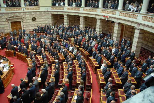 Στην οικονομική θέση θα ταξιδεύουν πλέον οι βουλευτές - Media
