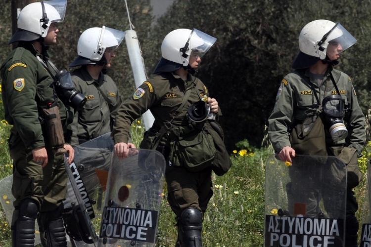 Παρέμβαση των ΜΑΤ στο ΚΘΒΕ - Media