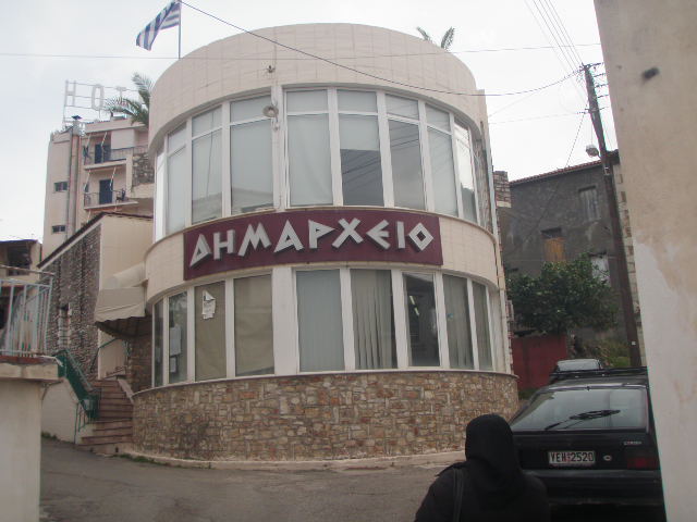 Έπεσαν χαστούκια σε δημοτικό συμβούλιο - Media