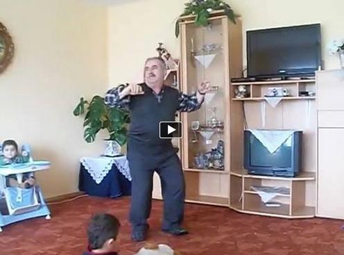 Αυτό συμβαίνει όταν ακούς την αγαπημένη σου μουσική... (Video) - Media