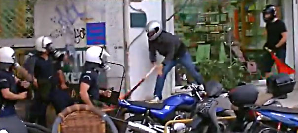 Λέσβος: Επιτέθηκαν με καδρόνια και πέτρες στα γραφεία της Χ.Α (video) - Media