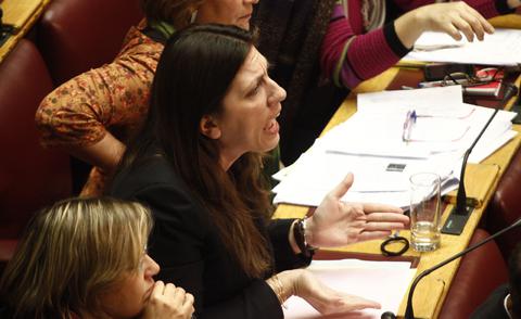 «Κοκορομαχία» Κωνσταντοπούλου-Τριαντάφυλλου στη Βουλή - Media