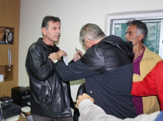 Καλαμάτα: «Μαλλιά-κουβάρια» Γεωργούντζος με Κουρμπανά (Video) - Media