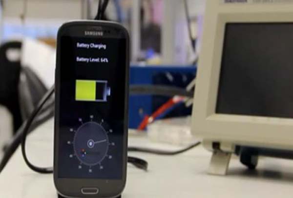 Έφτιαξαν συσκευή που φορτίζει τα κινητά σε 30 δευτερόλεπτα (Video) - Media