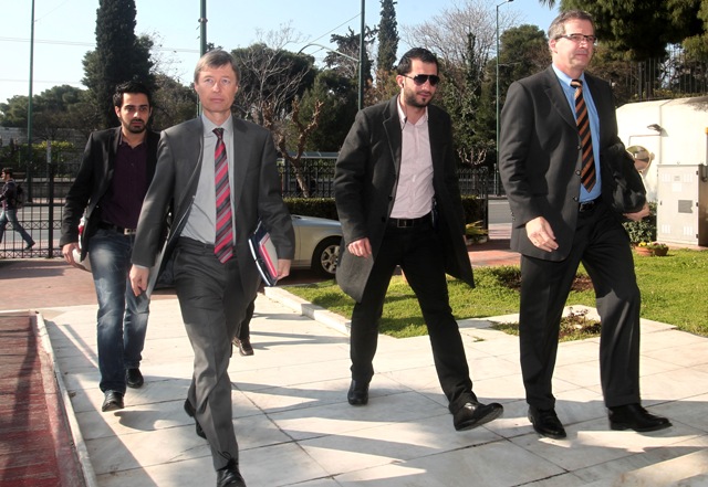 Σε εξέλιξη η συνάντηση Στουρνάρα – τρόικας - Media