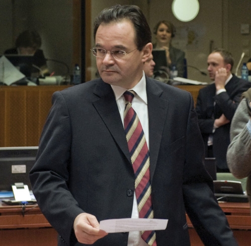 «Αλλάζουμε... δεν βουλιάζουμε» - Media