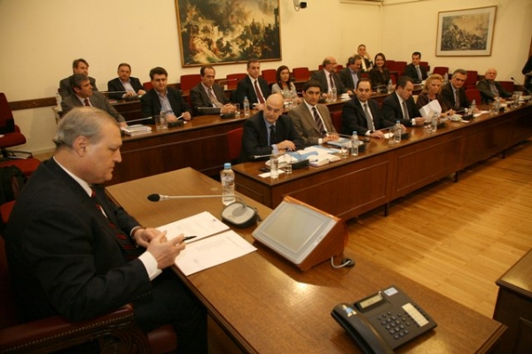 «Μπλόκαρε» η εξεταστική για το Βατοπέδι - Media
