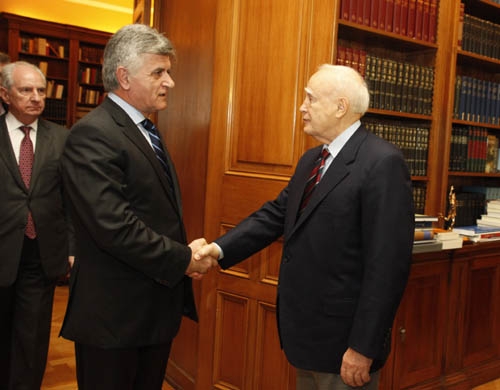 Ο Κάρολος Παπούλιας επικεφαλής του Ταμείου Στήριξης της Ελλάδας - Media