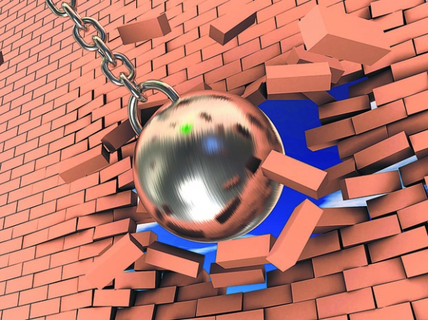 Γκρέμισέ τα στην Πάτρα - Media