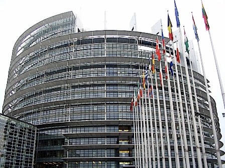 Πανέτοιμη η Κομισιόν για την ενεργοποίηση πακέτου στήριξης  - Media