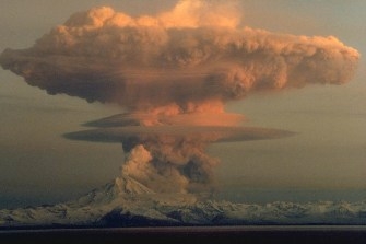 Ο μονόλογος της ηφαιστειακής στάχτης... - Media