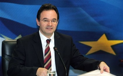 Τρεις κι ο κούκος… - Media