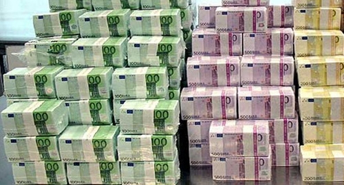 Ζεστά 10.000 ευρώ στην τσέπη βουλευτών - Media