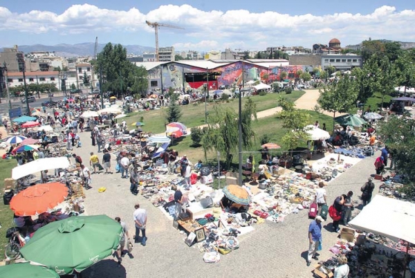 «ΜΕΤΑΦΟΡΑΙ Ο ΜΗΤΣΟΣ»: το Μαξίμου, τα μπουζούκια, τα σφηνάκια και το νέο «Κυβερνείο» - Media