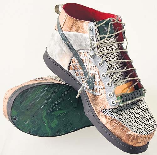 Παπούτσια από ηλεκτρονικά απόβλητα! - Media