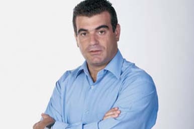 Κώστας Βαξεβάνης: «Ο άνθρωπος του Τείχους» - Media