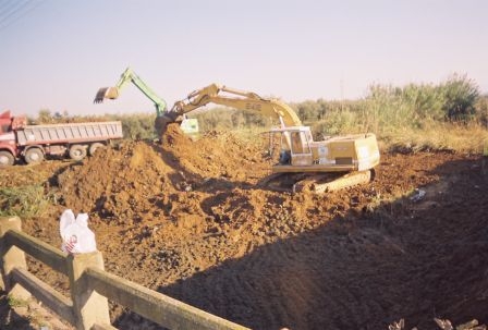 Υπέρογκα τα χρέη του δημοσίου προς τους εργολάβους - Media
