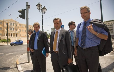 Χαμόγελα μετά τον έλεγχο από τους εκπροσώπους της τρόικας - Media