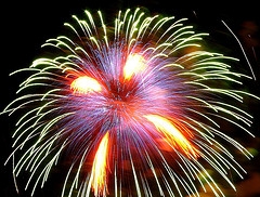 Δυο νεκροί από χρήση βεγγαλικών - Media