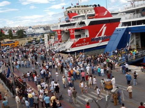 Εξώδικα και εισαγγελικές εντολές για το λιμάνι του Πειραιά - Media