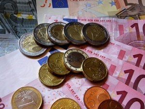 Δυσμενείς προβλέψεις για την ελληνική οικονομία - Media