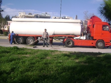 Κάτω οι πισίνες, ζήτω οι βόθροι! - Media