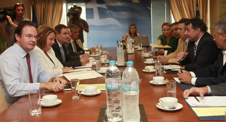 Μέτρα για την τόνωση της αγοράς ζητά η ΕΣΕΕ  - Media