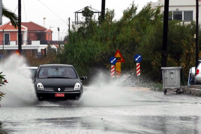 Κυκλοφοριακό χάος στους δρόμους, λόγω βροχοπτώσεων - Media