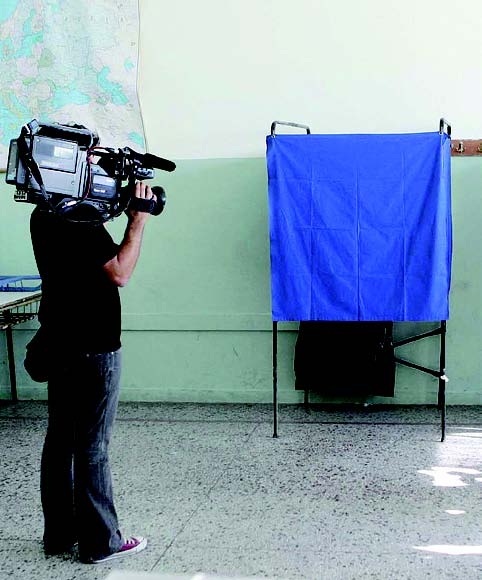 Πυρετός στα κανάλια για το βράδυ των εκλογών - Media